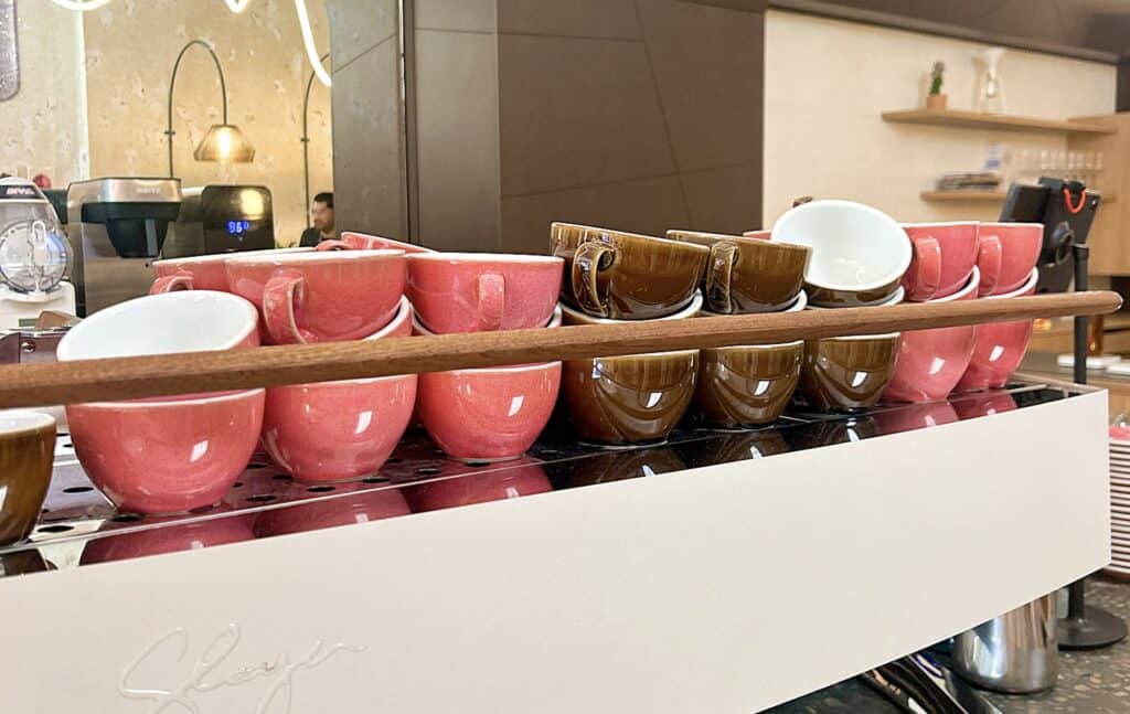 Pink & brown coffee cups in a line.