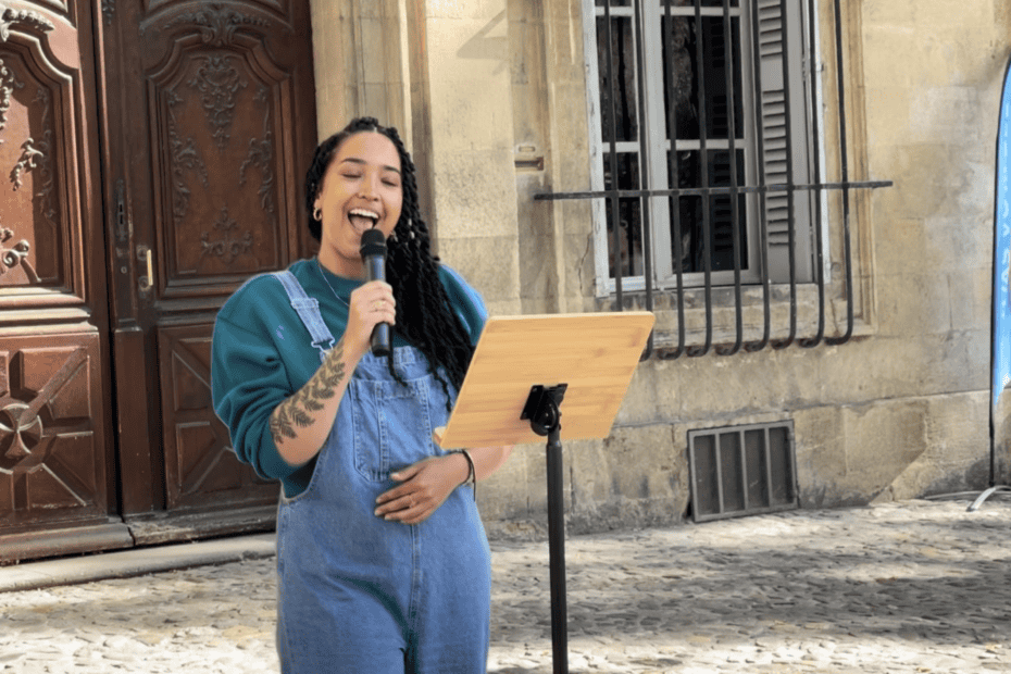 A performer singing her own rendition of an Amy Winehouse song