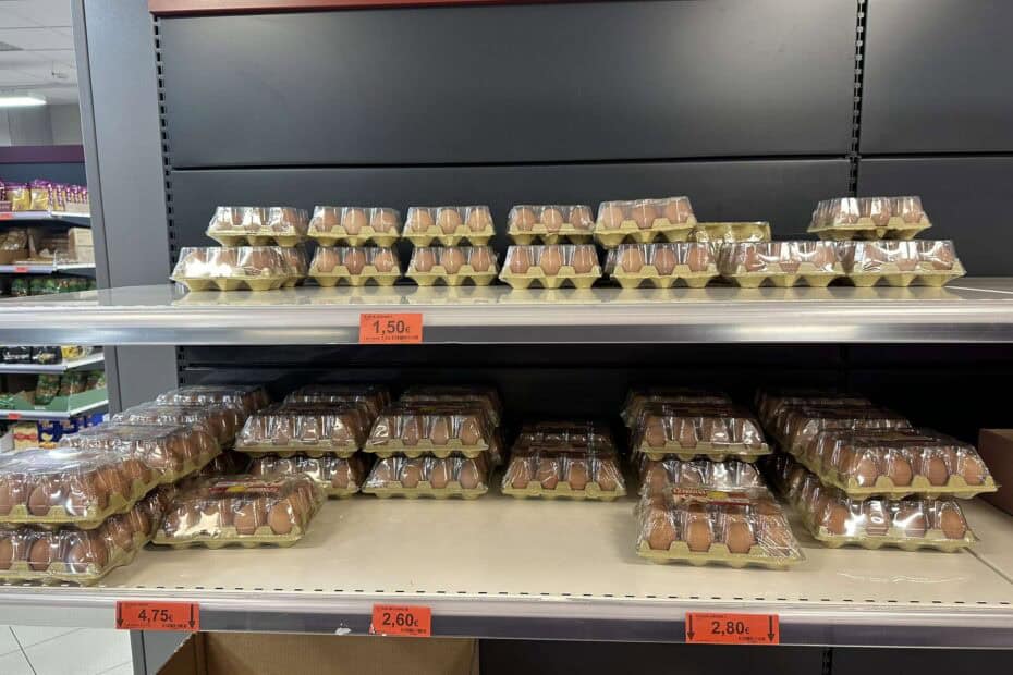 cartons of eggs unrefridgerated