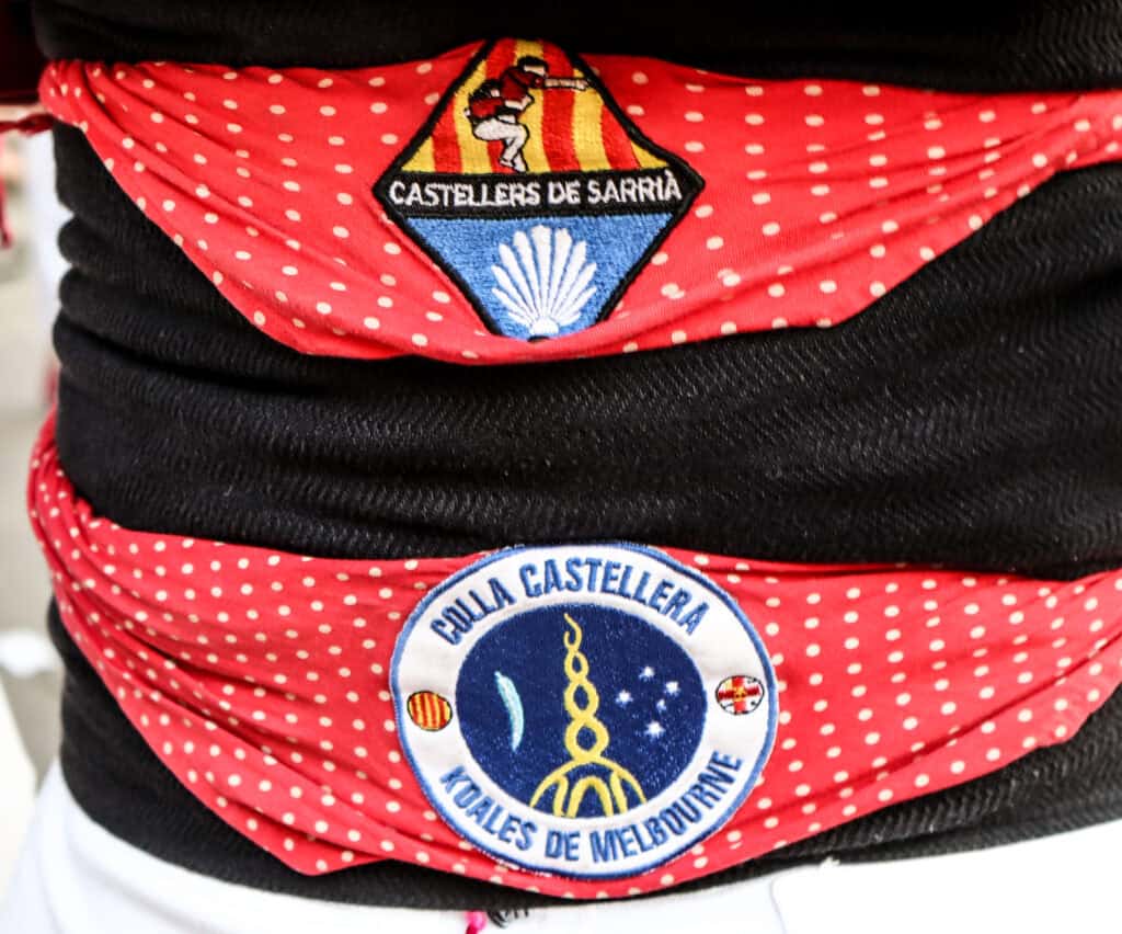 Scarves worn on the waist of castellers representing their group.