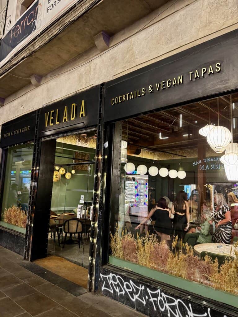 Vegan tapas bar located in the Gothic Quarter