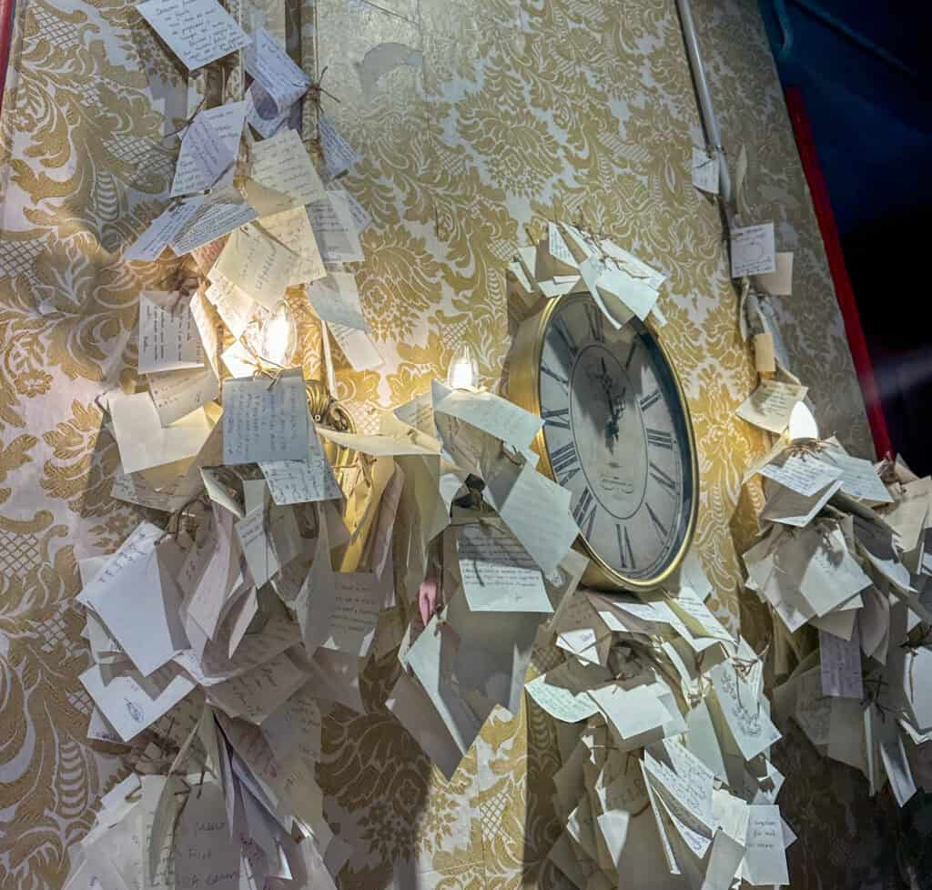 A wall inside La Tienda de Los Deseos with wishes tied together in twine.